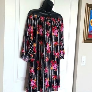 Carol Rose off the shoulder dress🌷 M